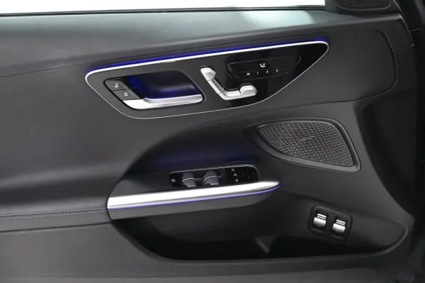 Mercedes-Benz C 300 e Avantgarde 20