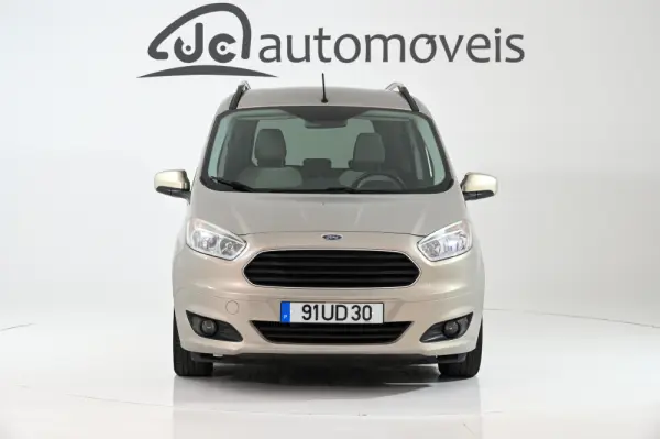 Ford Tourneo Courier 1.0 EcoBoost Titanium 5