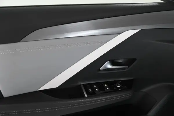 Opel Astra 1.2 T Elegance 23