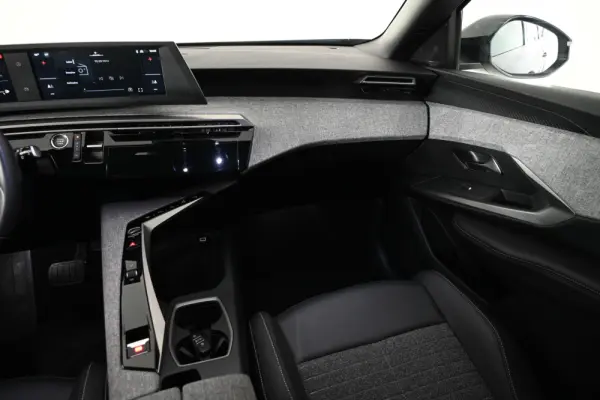 Peugeot 5008 1.2 Hybrid Allure Pack e-DCS6 13