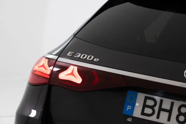 Mercedes-Benz E 300 e AMG Line 10