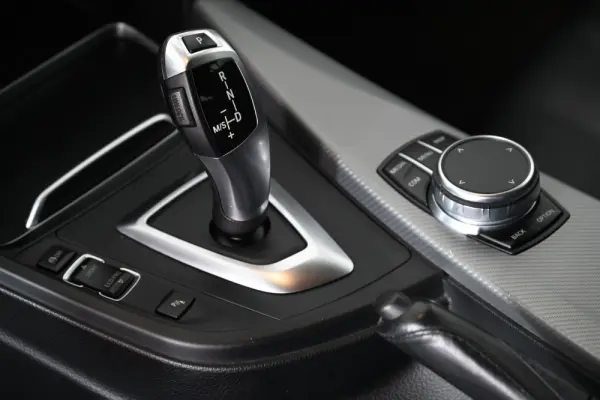 BMW 318 d Pack M Auto 17