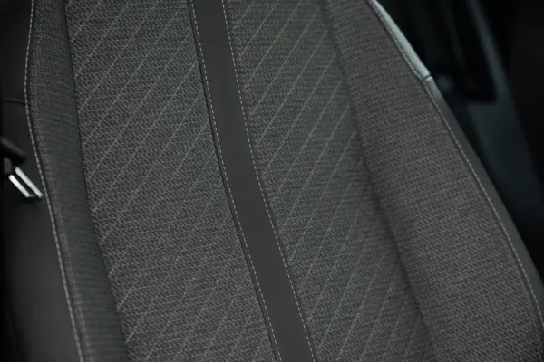 Peugeot 2008 1.2 PureTech Allure Pack EAT8 33