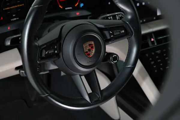 Porsche Taycan Sport Turismo 4S 18