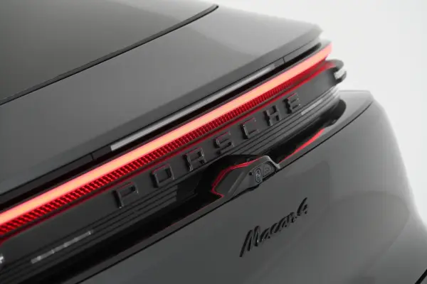 Porsche Macan Electric 4 30