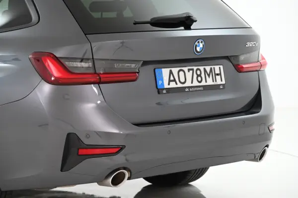 BMW 320 e Auto 12