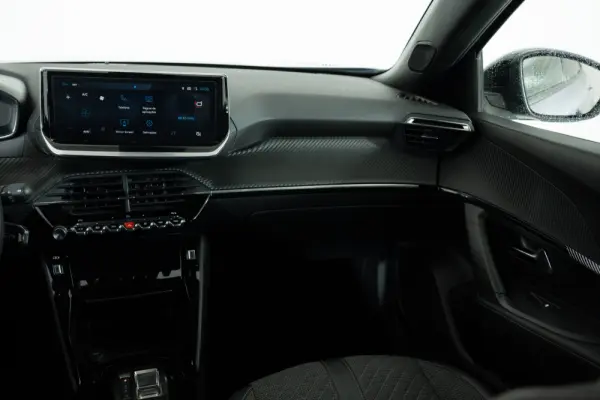 Peugeot 2008 1.2 PureTech Allure Pack EAT8 21