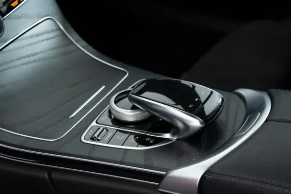 Mercedes-Benz C 300 e AMG Line 28