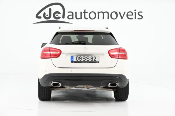 Mercedes-Benz GLA 180 d AMG Line 8