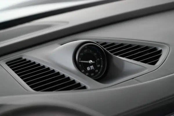 Porsche Macan Electric 4 23