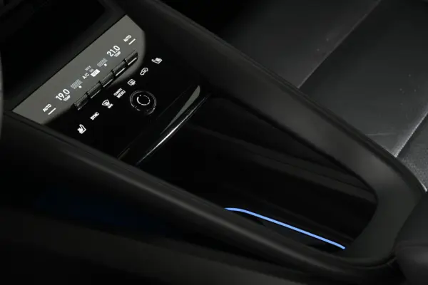 Porsche Macan Electric 4 28