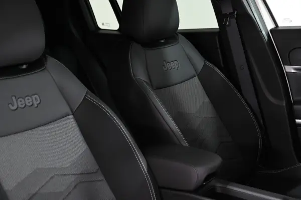 Jeep Avenger 1.2 e-Hybrid Summit DCT 26