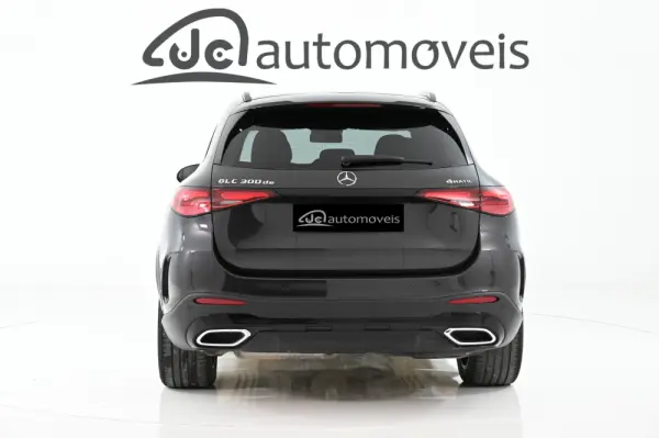 Mercedes-Benz GLC 300 de 4Matic 8