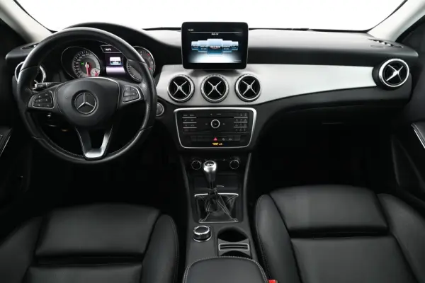 Mercedes-Benz GLA 180 d AMG Line 3