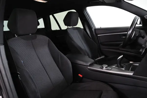 BMW 320 d Pack M Auto 4