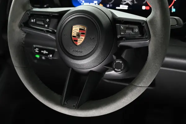 Porsche Macan Electric 4 15