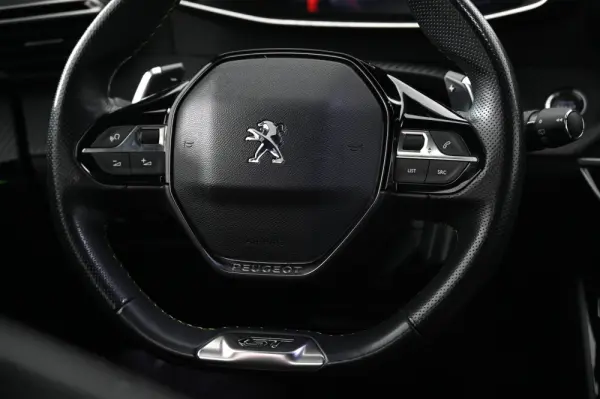 Peugeot 2008 1.2 PureTech GT EAT8 18