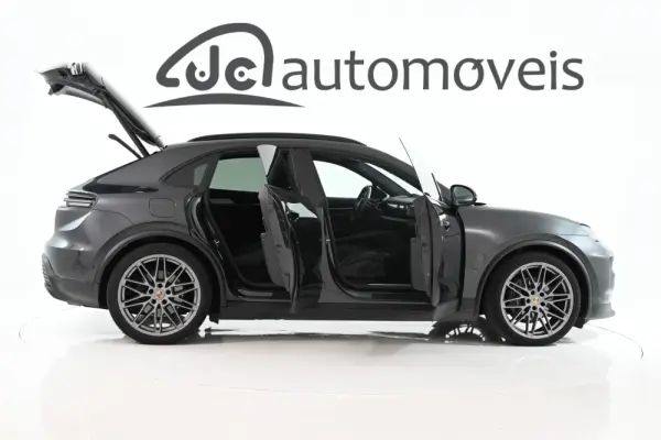 Porsche Macan Electric 4 6