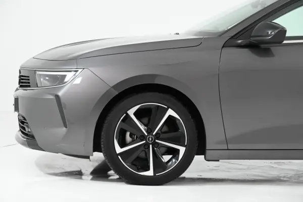 Opel Astra 1.2 T Elegance 11