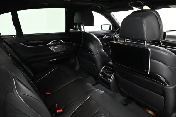 BMW 740 d xDrive Pack M Auto 25