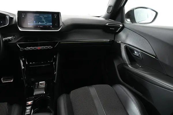 Peugeot 2008 1.2 PureTech GT EAT8 17
