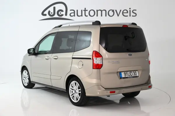 Ford Tourneo Courier 1.0 EcoBoost Titanium 2