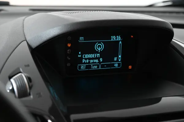 Ford Tourneo Courier 1.0 EcoBoost Titanium 18