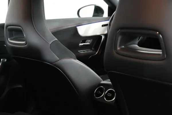 Mercedes-Benz CLA 200 d Shooting Brake AMG Line Aut. 28