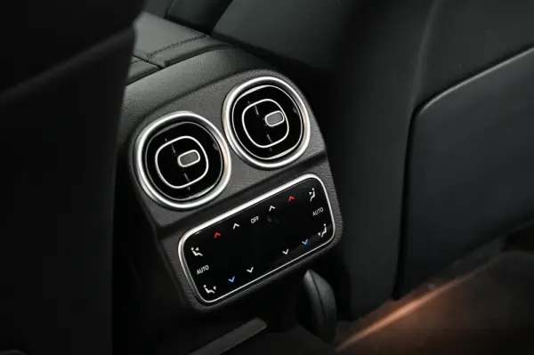 Mercedes-Benz C 300 d AMG Line 31