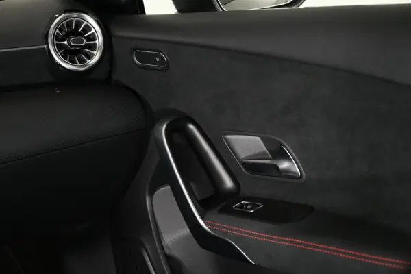 Mercedes-Benz A 200 Outro 21