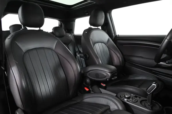 MINI 3 Portas Cooper SE 4