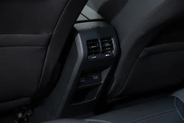 Peugeot 308 1.6 Hybrid Allure e-EAT8 29