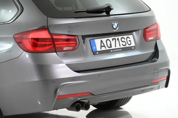 BMW 320 d Pack M Auto 10