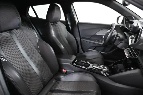 Peugeot 2008 1.2 PureTech GT EAT8 4