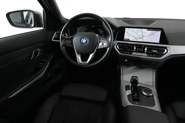 BMW 320 e Auto 21