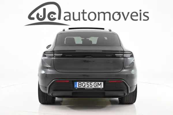 Porsche Macan Electric 4 8