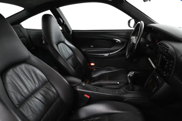 Porsche 911 (996) Carrera 4 Coupé 25