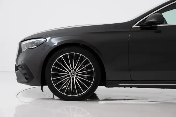 Mercedes-Benz E 300 e AMG Line 12