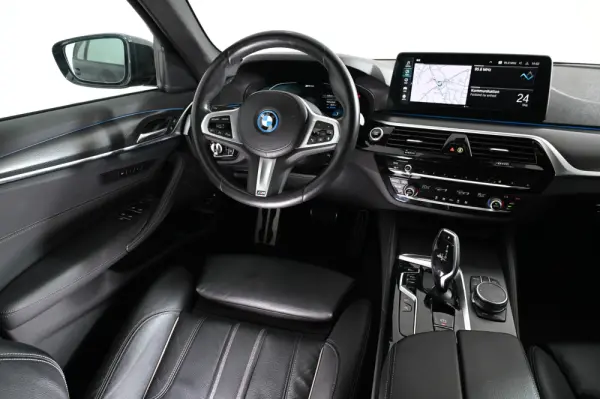 BMW 520 e Pack M 14