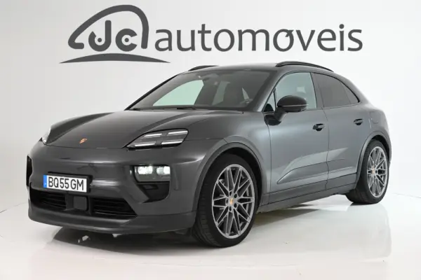 Porsche Macan Electric 4 12
