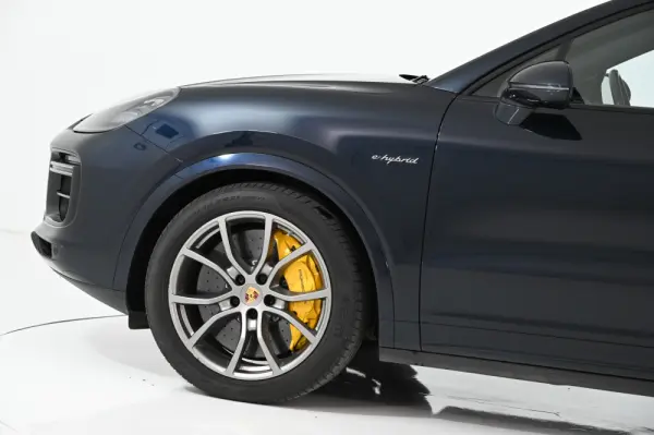 Porsche Cayenne Coupé Turbo S E-Hybrid 12