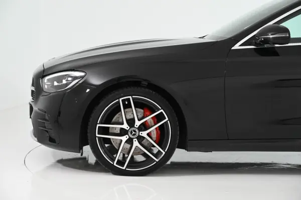 Mercedes-Benz E 300 de AMG Line 12