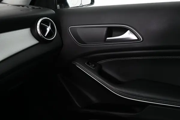 Mercedes-Benz GLA 180 d AMG Line 25