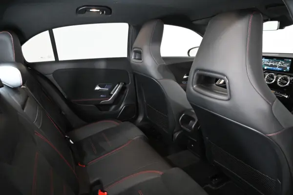 Mercedes-Benz A 200 Outro 16