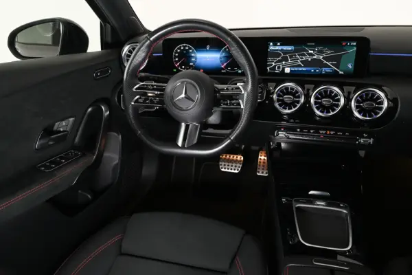 Mercedes-Benz A 200 Outro 13