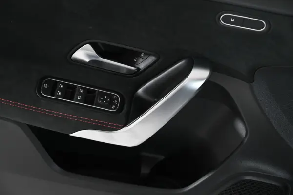 Mercedes-Benz A 200 Outro 17