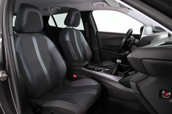 Peugeot 2008 1.2 PureTech Allure Pack 4