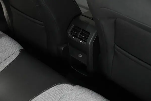 Opel Astra 1.2 T Elegance 21