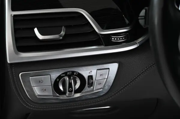 BMW 740 d xDrive Pack M Auto 29