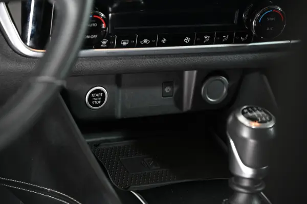 Nissan Qashqai 1.3 DIG-T N-Connecta 24
